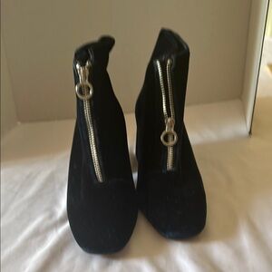 Zara Trafaluc Black Velvet Zip Front Block Heel Ankle Boots Size 36